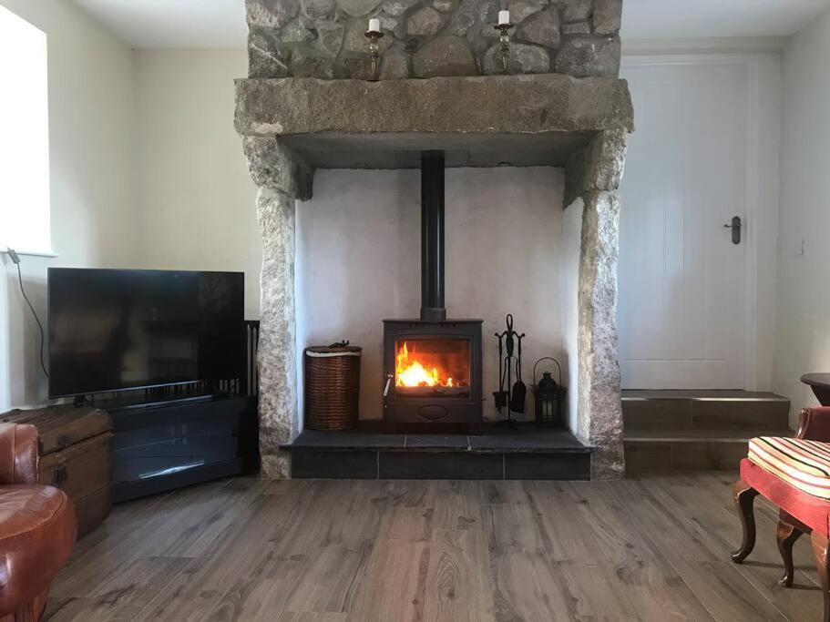 Mournes Family Cottage With Hot Tub Hilltown Exterior photo