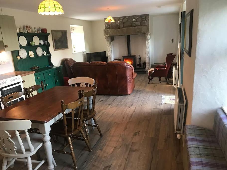Mournes Family Cottage With Hot Tub Hilltown Exterior photo