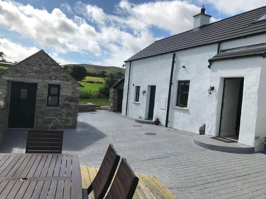 Mournes Family Cottage With Hot Tub Hilltown Exterior photo