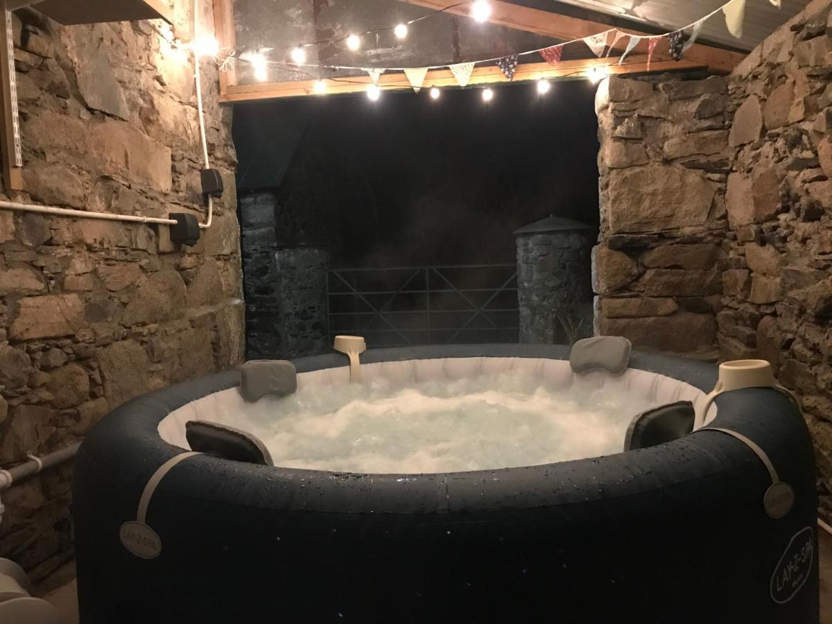 Mournes Family Cottage With Hot Tub Hilltown Exterior photo