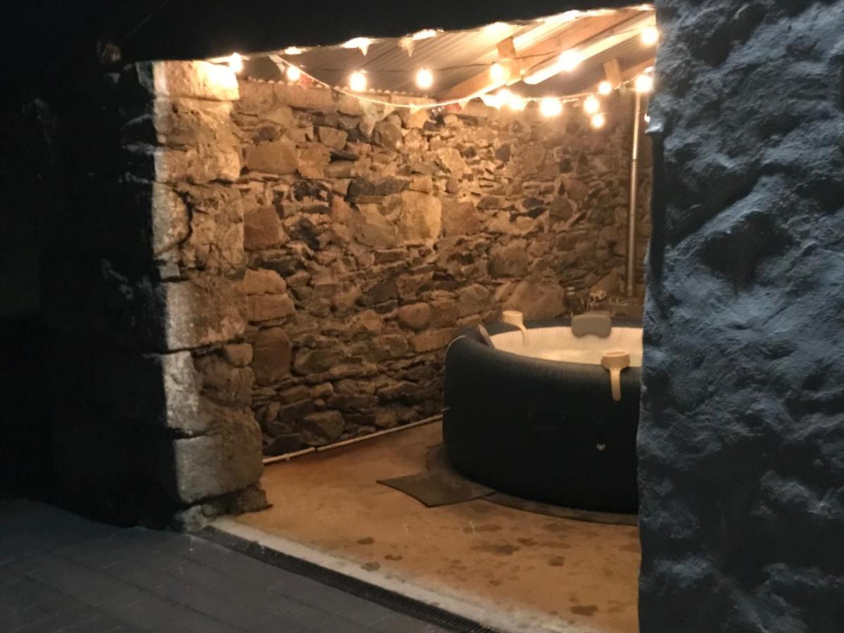 Mournes Family Cottage With Hot Tub Hilltown Exterior photo