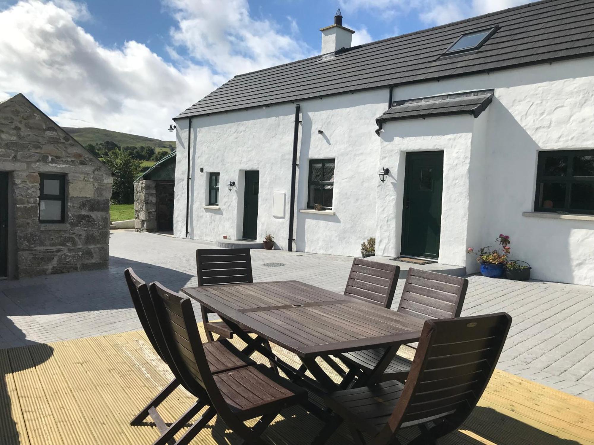 Mournes Family Cottage With Hot Tub Hilltown Exterior photo